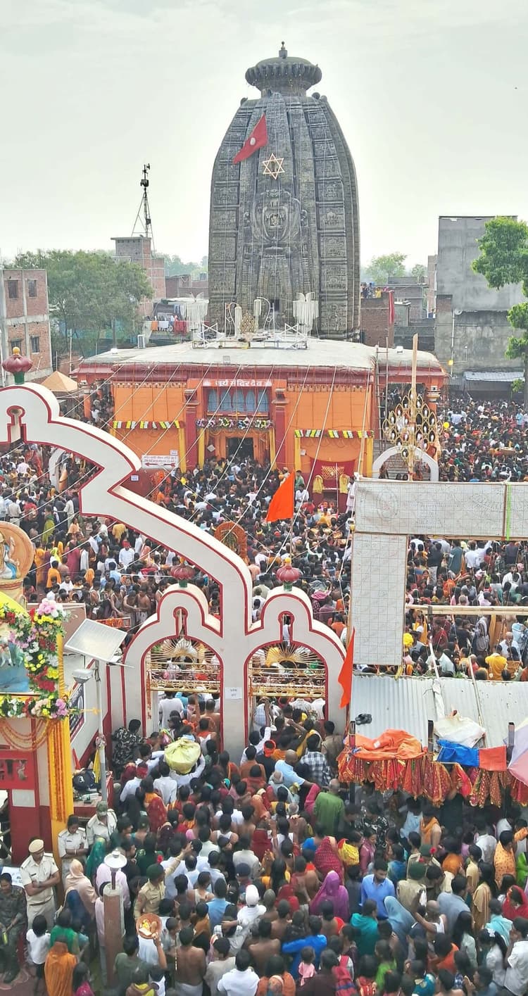 Aurangabad News : अर्घ अर्पित कर भगवान सूर्य से की सुख समृद्धि की कामना