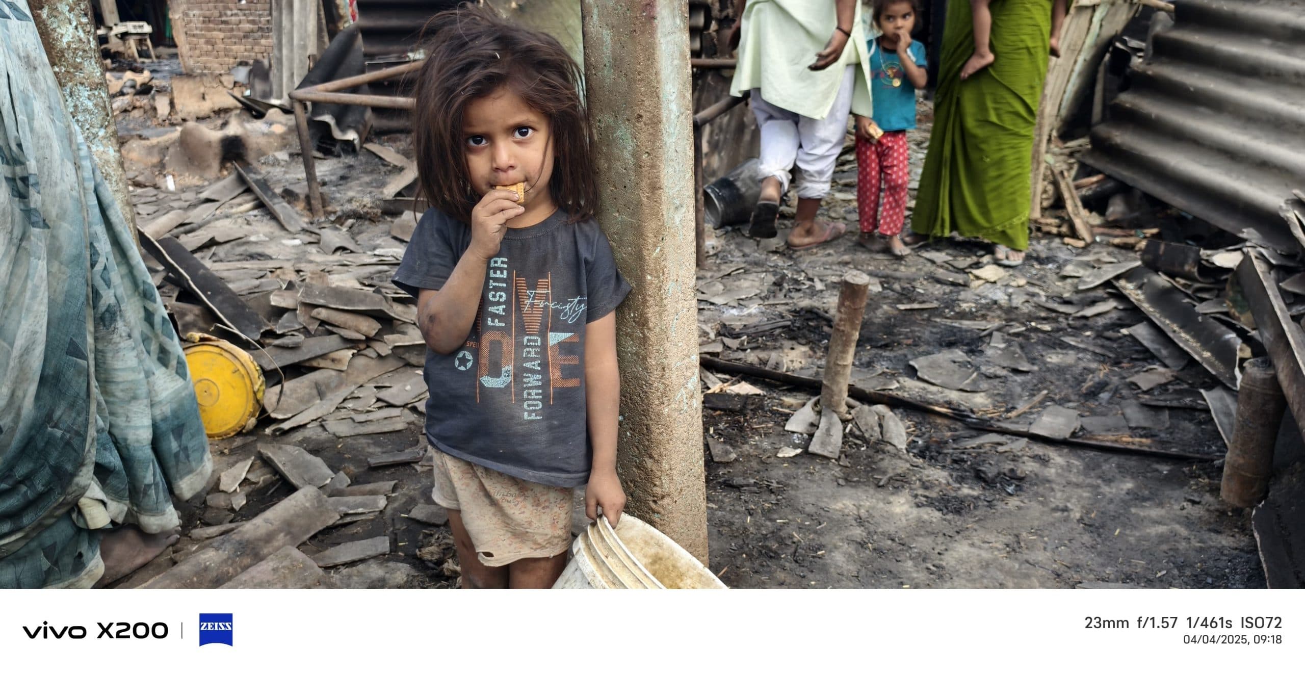 Darbhanga : प्यास बुझाने को खाली बाल्टी में पानी खोजती रही राधिका