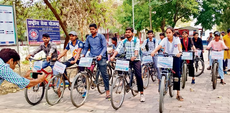 Gaya News : बुनियादी ढांचे के अभाव में लोग साइकिल चलाने से हिचकिचाते हैं