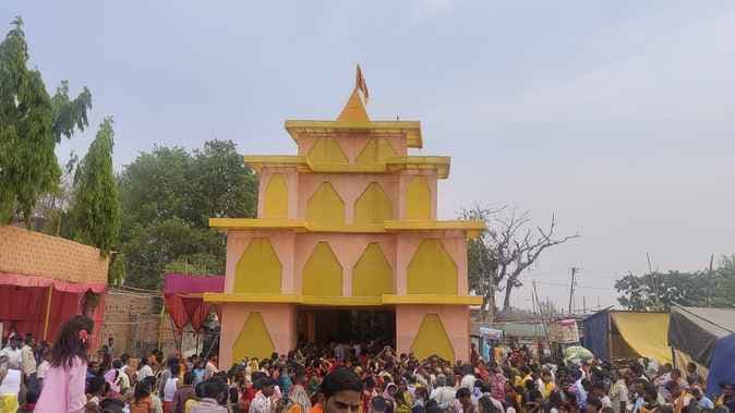 माता के सातवें स्वरूप कालरात्रि की हुई पूजा-अर्चना