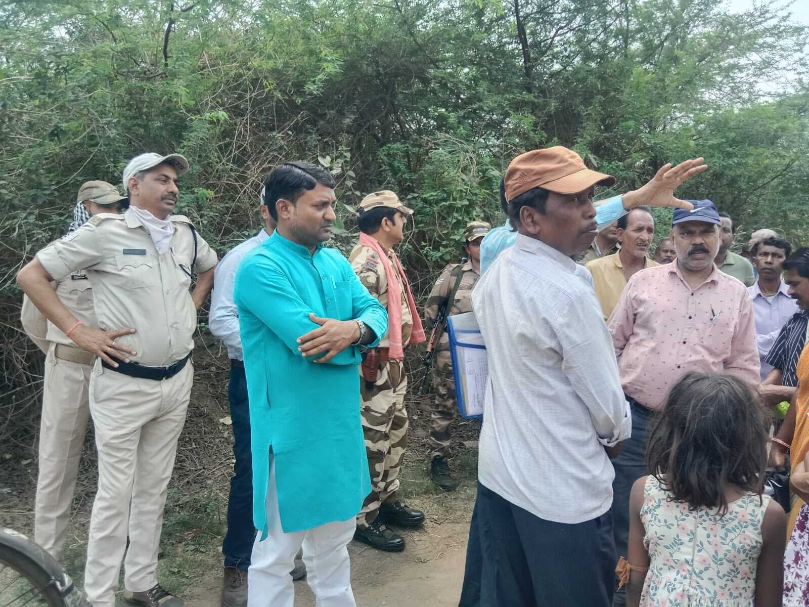 Dhanbad News : कांटा घर निर्माण को ले रैयतों और बीसीसीएल के  अधिकारियों में नोकझोंक