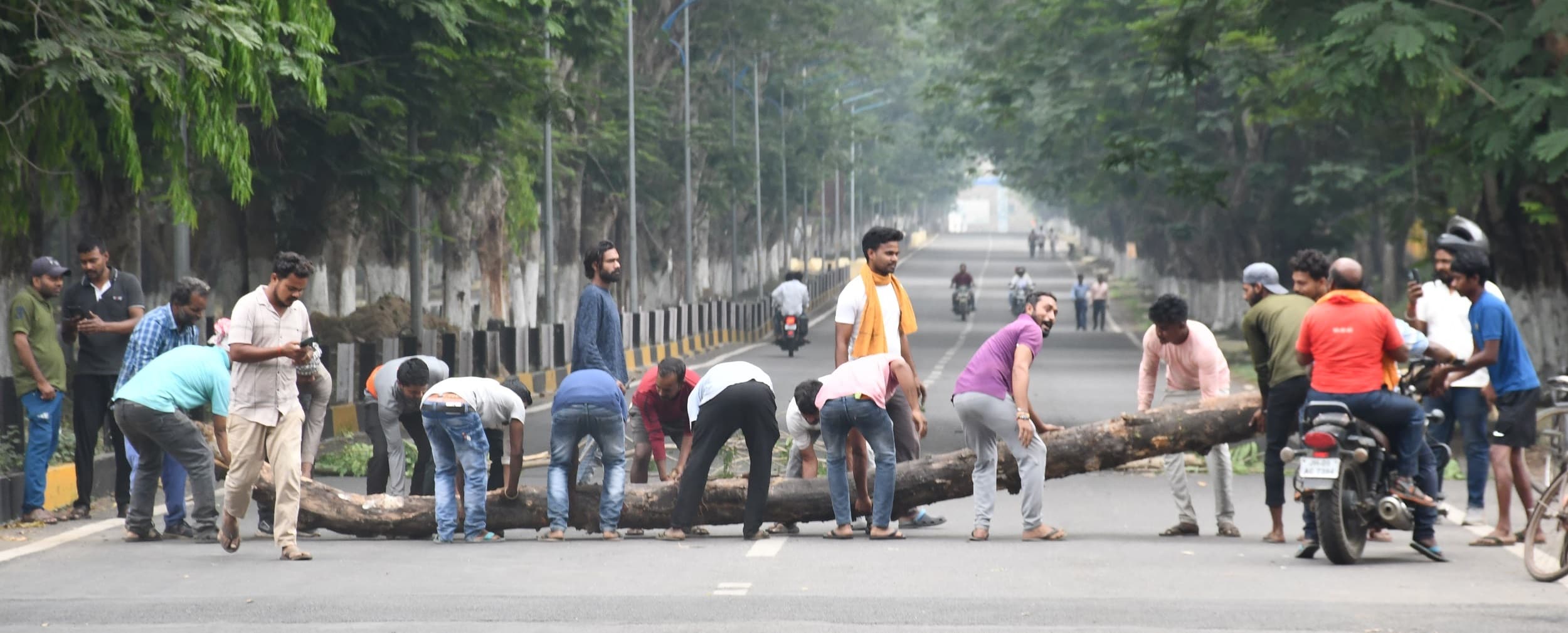Bokaro News : बोकारो बंद रहा असरदार, किसी को नहीं मिली शहर में इंट्री, बीएसएल के खिलाफ दिखा आक्रोश