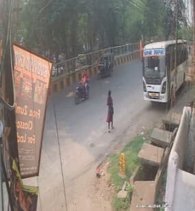 Jamshedpur News : पुलिस जांच में मात्र एक मिनट चेकिंग प्वाइंट पर रोकने का मिला प्रमाण, हेलमेट नहीं पहने थे चाचा-भतीजा