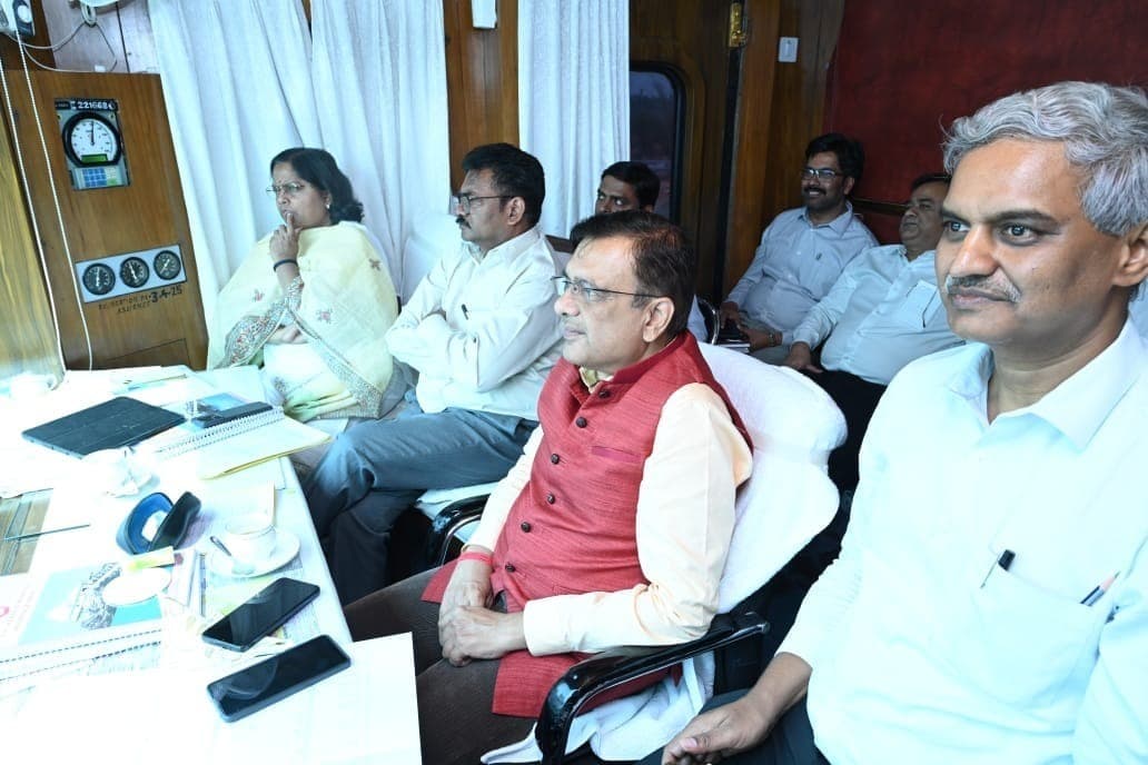 Dhanbad News : सफल हुआ स्पीड ट्रायल, डीडीयू से प्रधानखंता तक 160 किमी प्रति घंटे की रफ्तार से दौड़ी ट्रेन