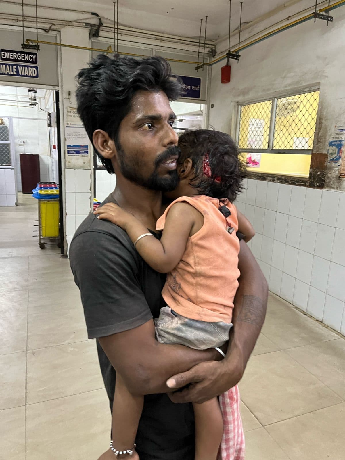 Dhanbad News : डेढ़ साल की बच्ची को कुत्ते ने नोंचकर किया घायल, अस्पताल में भर्ती