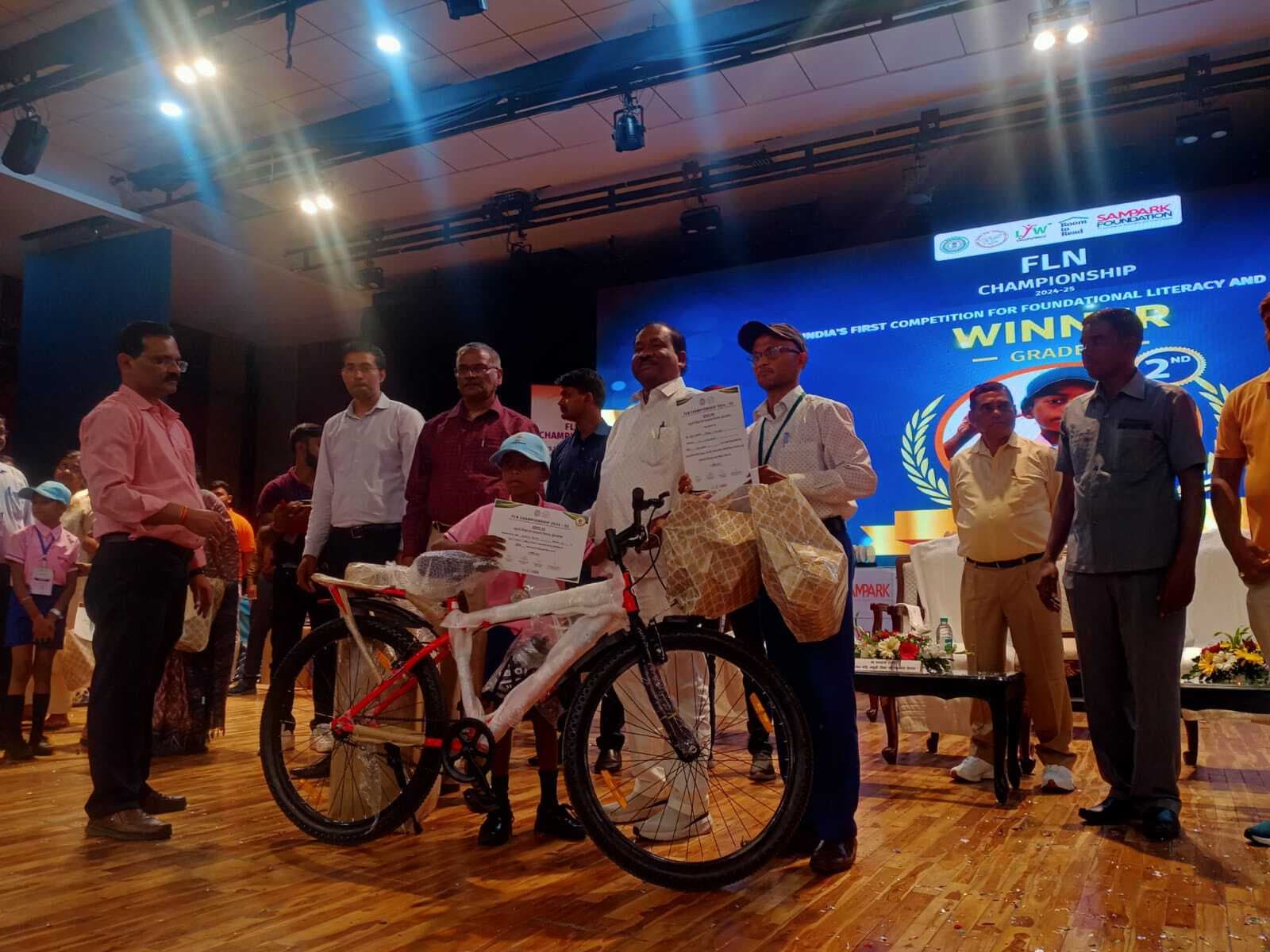 Dhanbad News : एफएलएन चैंपियनशिप में धनबाद के छात्रों ने लहराया परचम