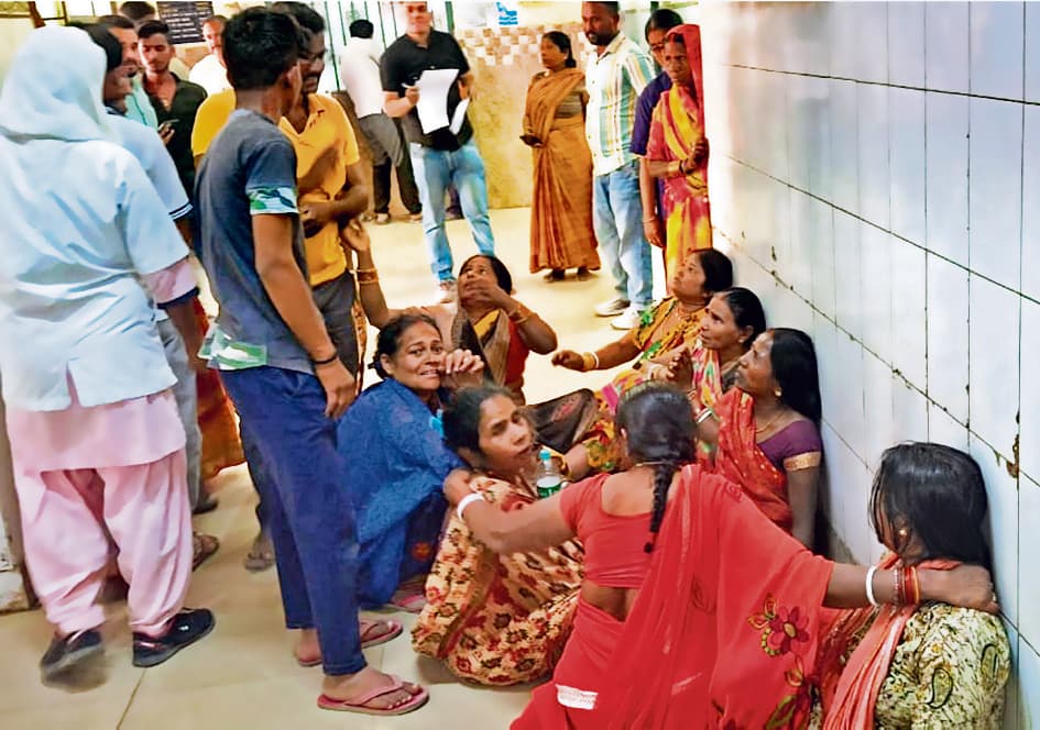 Chhapra News : लाल बाजार के समीप स्कूली वैन की चपेट में आने से एक मजदूर की मौत, दूसरा घायल