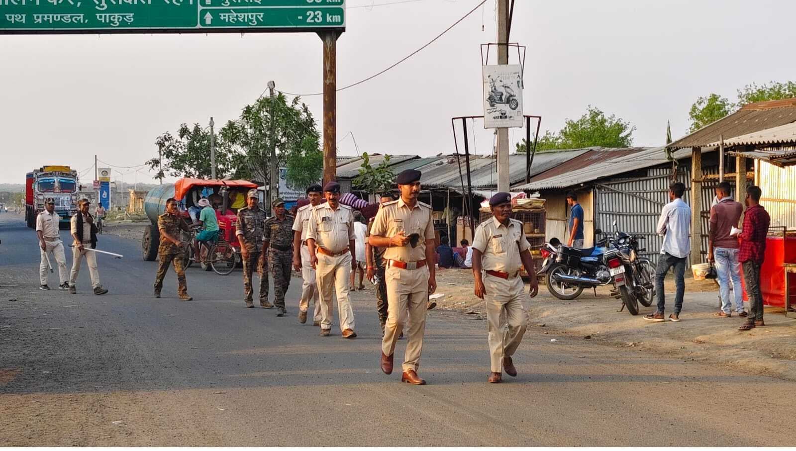 रामनवमी को लेकर प्रशासन सतर्क, निकाला फ्लैग मार्च