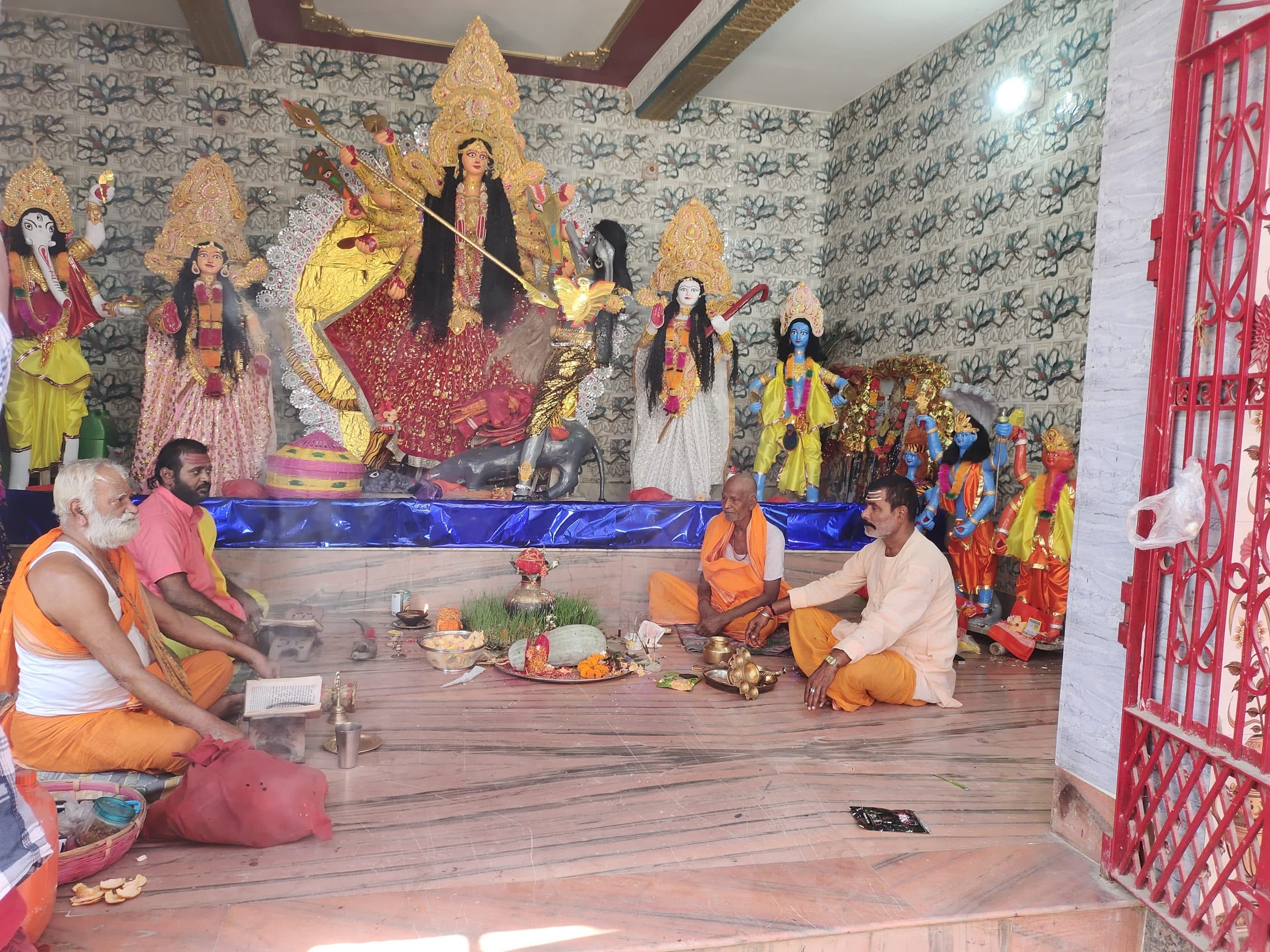 चैती नवरात्रा को लेकर मां दुर्गा के दर्शन को जुटने लगी श्रद्धालुओं की भीड़