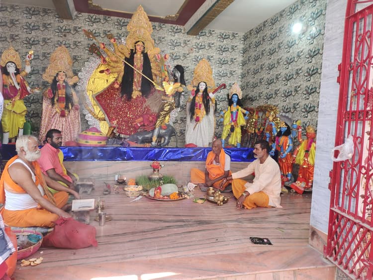 चैती नवरात्रा को लेकर मां दुर्गा के दर्शन को जुटने लगी श्रद्धालुओं की भीड़