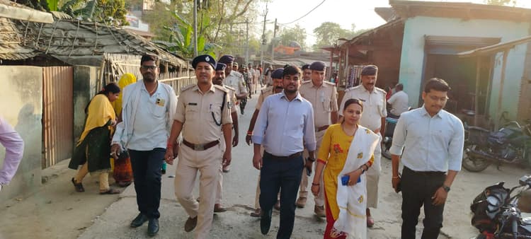 अमदाबाद में रामनवमी को लेकर निकाली गयी फ्लैग मार्च