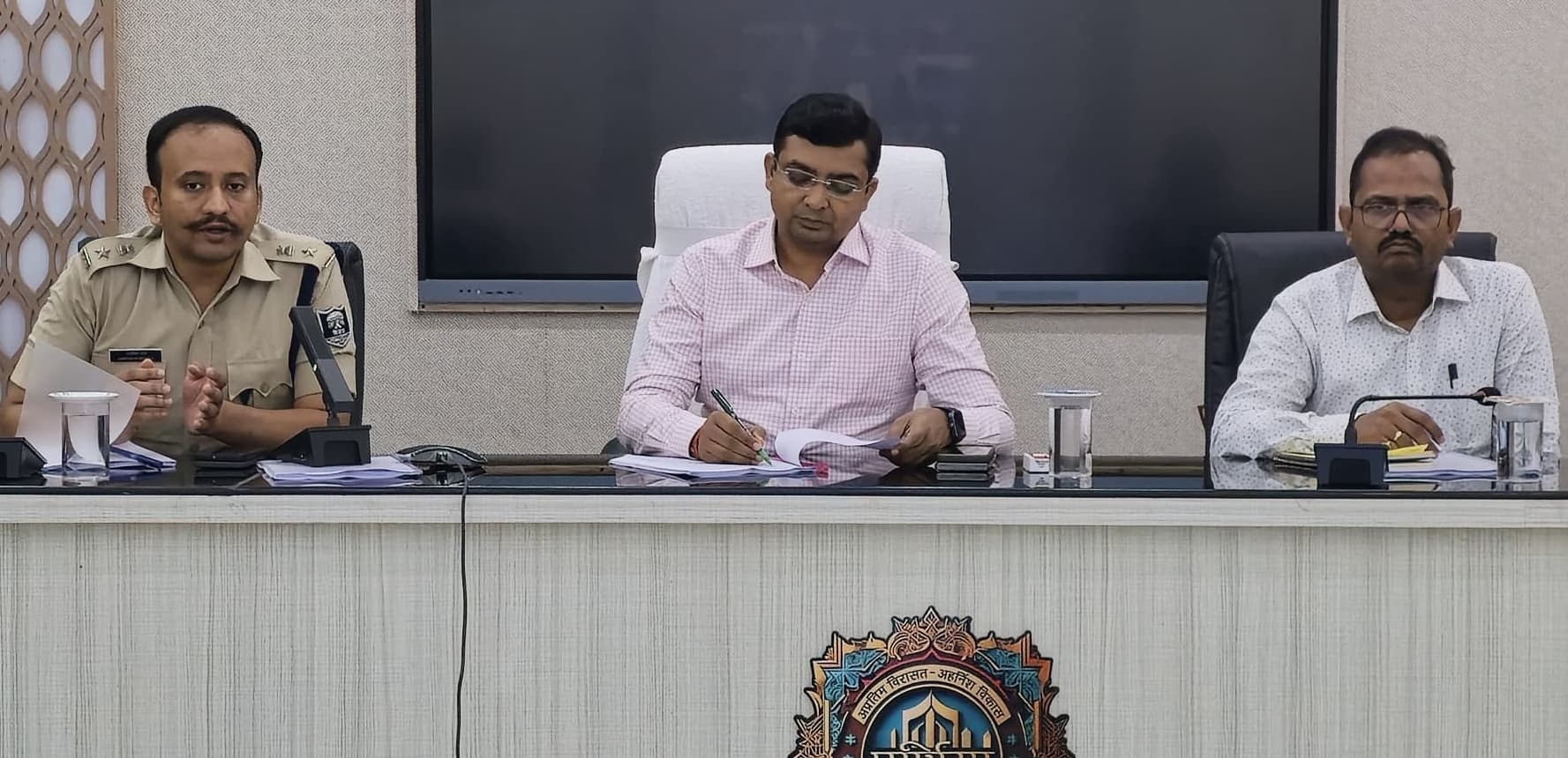 रामनवमी जुलूस को लेकर अधिकारी रहें सतर्क, छोटी-से छोटी घटना का दें तुरंत सूचना