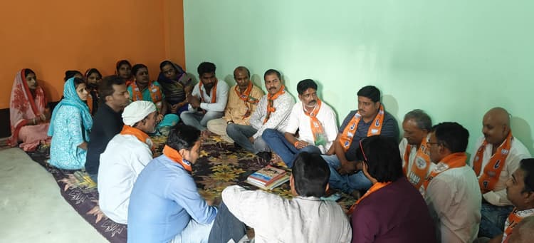 भाजपा की स्थापना दिवस को लेकर कार्यकर्ताओं की हुई बैठक, कार्यक्रमों की रूपरेखा तय