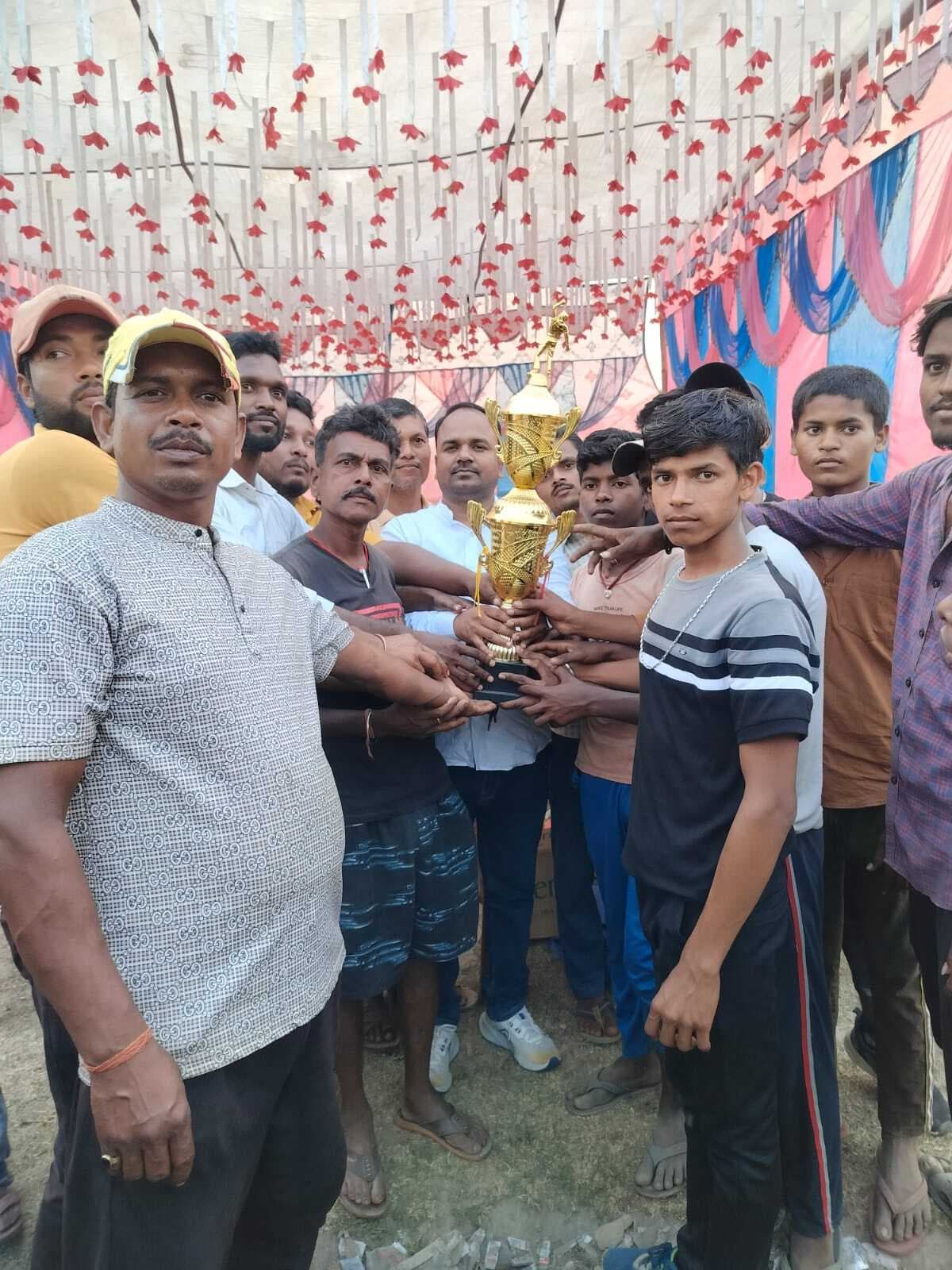 सात दिवसीय किक्रेट टूर्नामेंट का हुआ समापन