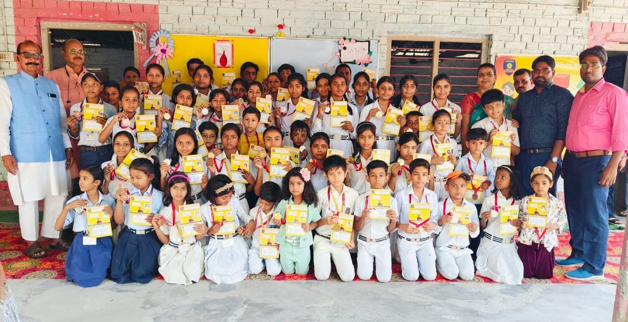 गुरुकुल स्कूल मनिहारी में वार्षिक परीक्षाफल का हुआ वितरण