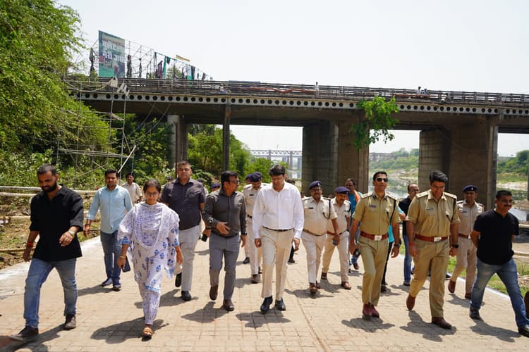 Jamshedpur News : रामनवमी : नदी घाट पर मेडिकल टीम, एंबुलेंस, गोताखोर के साथ रहेगी पार्किंग की व्यवस्था