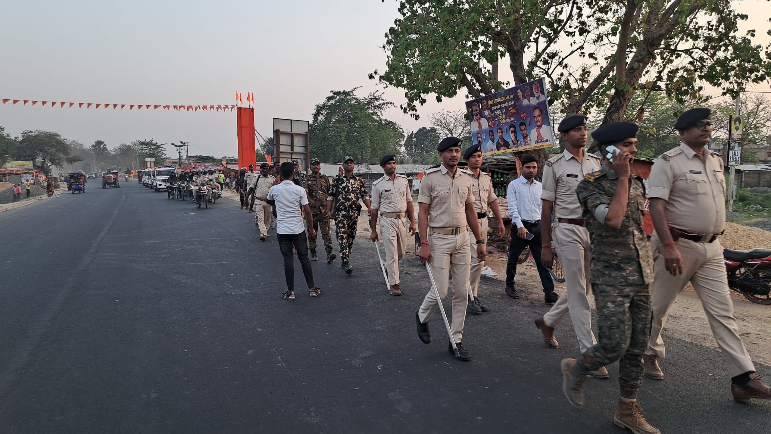 कोढ़ा में रामनवमी को लेकर निकाली गयी फ्लैग मार्च