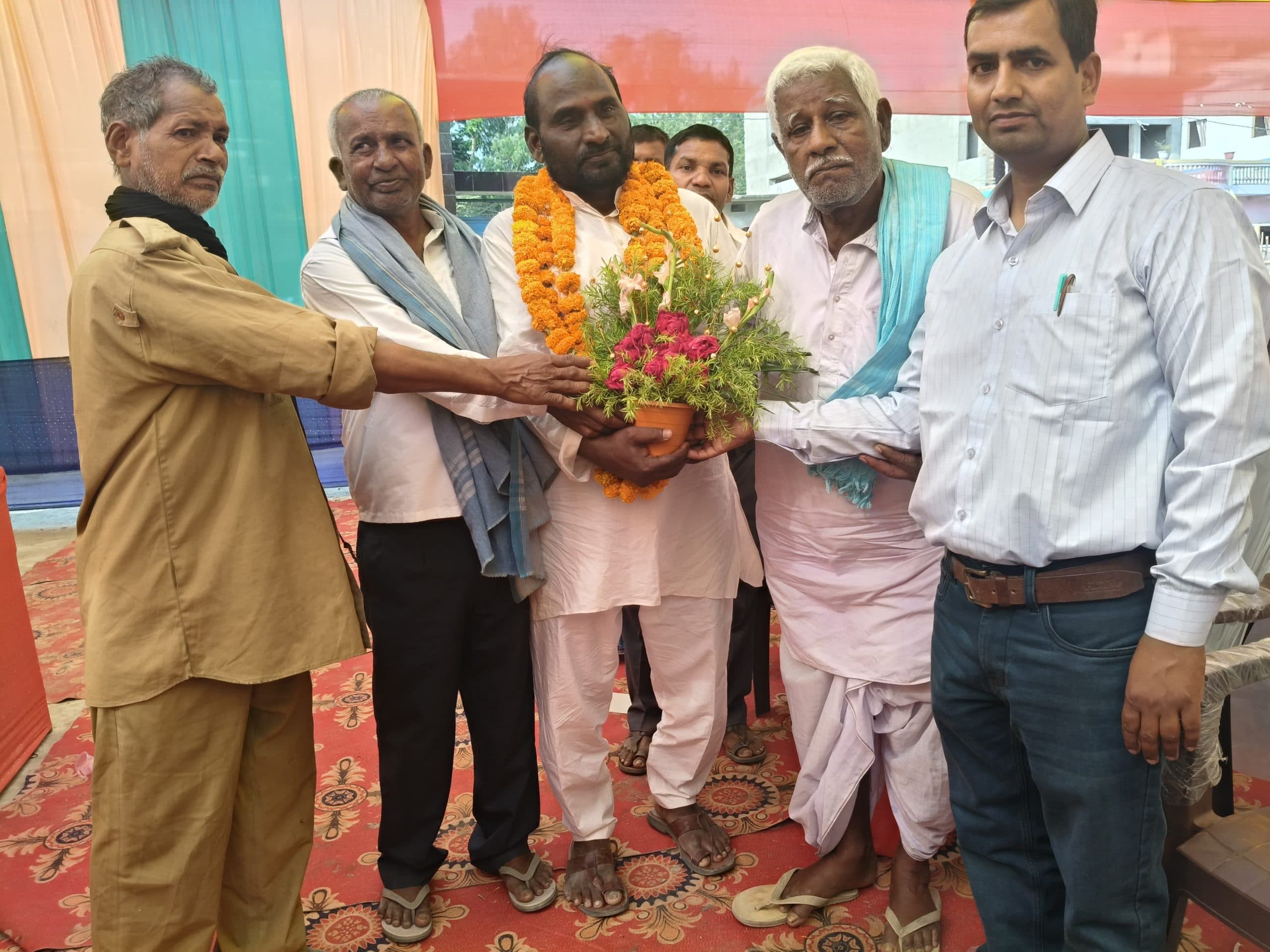 शिक्षक इस्माइल के सेवानिवृत्ति पर विदाई समारोह का आयोजन