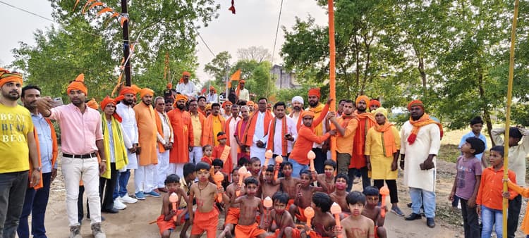 श्रीराम के जन्मोत्सव पर तिलौथू में निकाली गयी शोभायात्रा