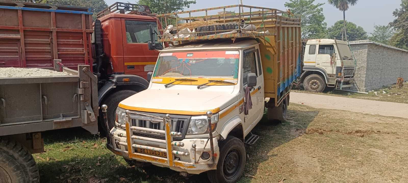 आधा दर्जन मवेशी लदा पिकअप वैन जब्त, चालक व खलासी गिरफ्तार