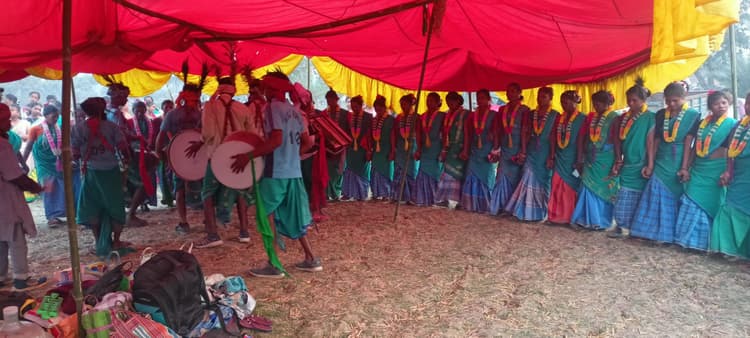 लांगडें  नाच में बेहतर प्रदर्शन प्रदर्शन करनेवाली टीम हुई सम्मानित