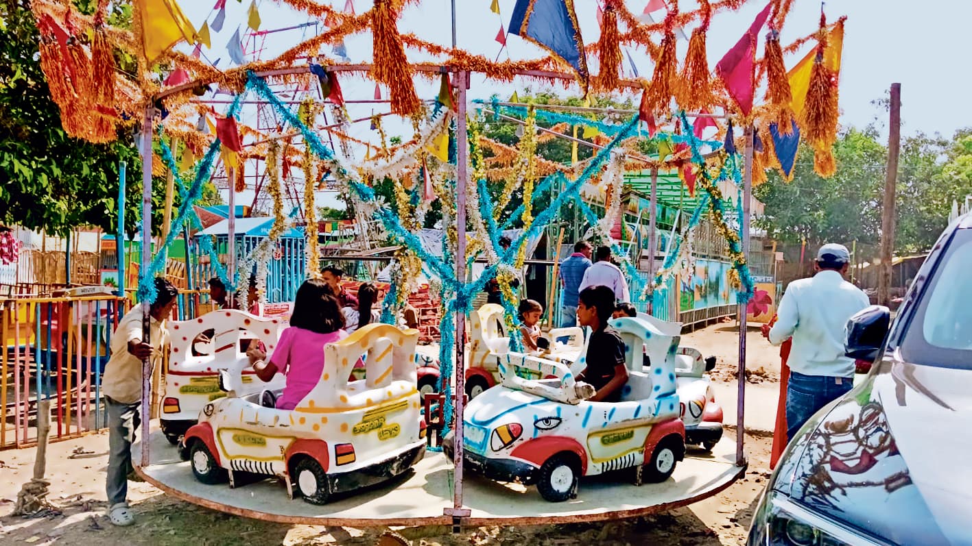 Gopalganj News : आधुनिकता के चकाचौंध में खो गया ऐतिहासिक थावे मेला