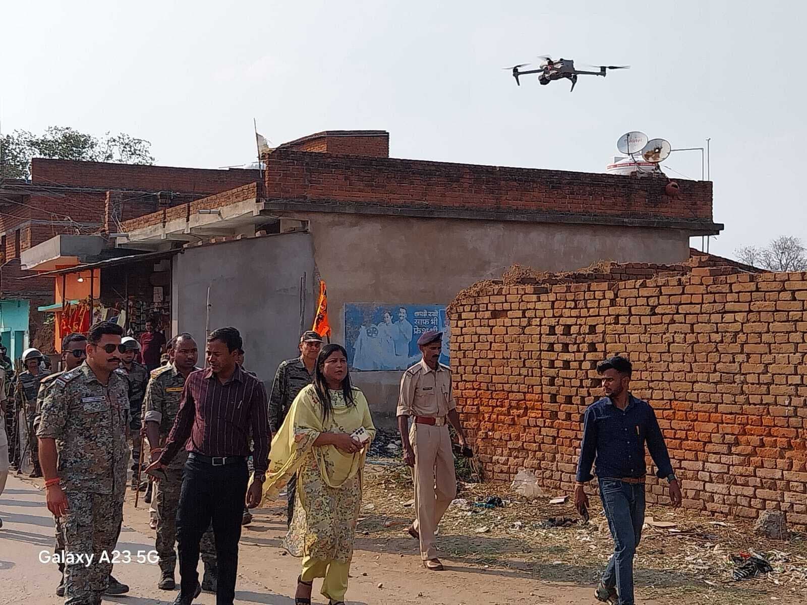 चंदवा व बारियातू में निकला फ्लैग मार्च