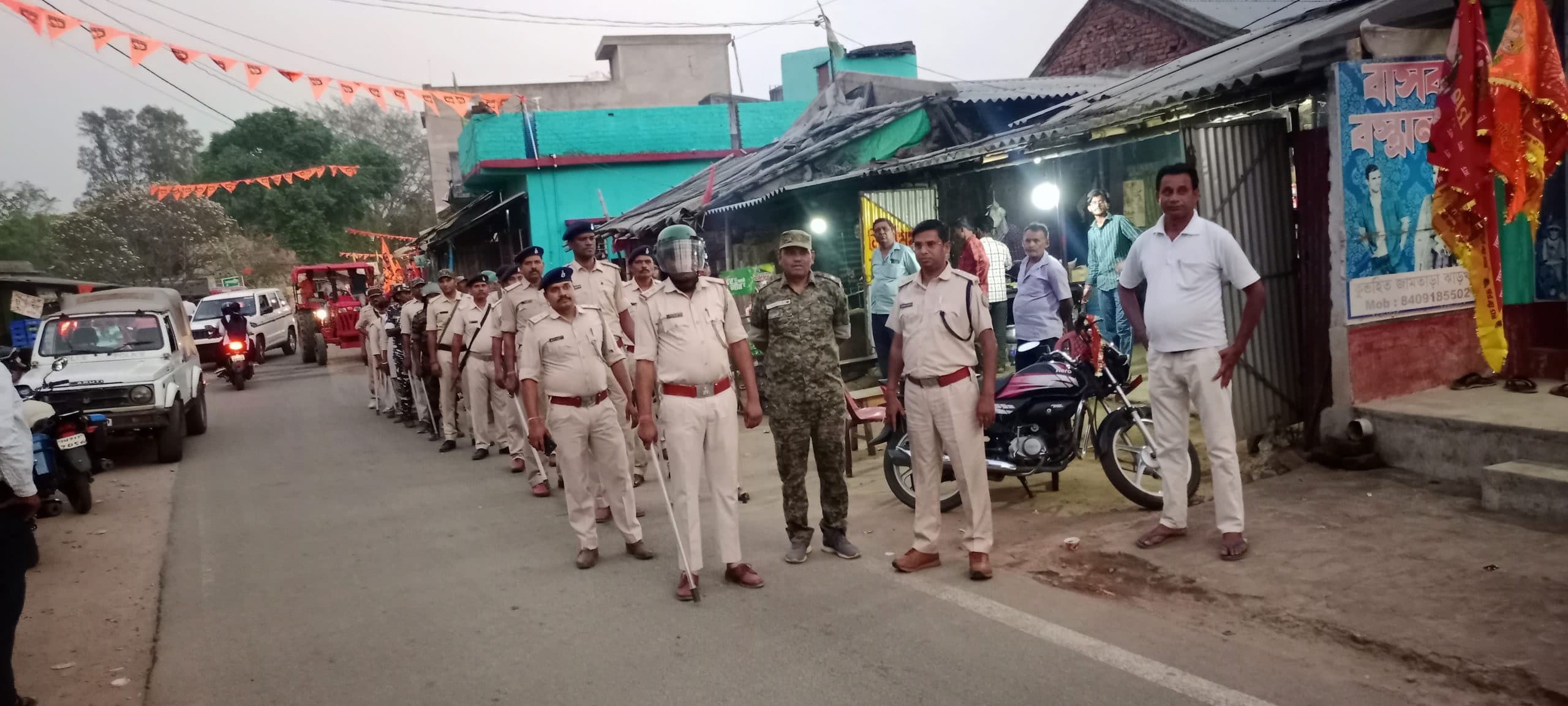 रामनवमी पर शांति बहाली के लिए निकाला फ्लैग मार्च