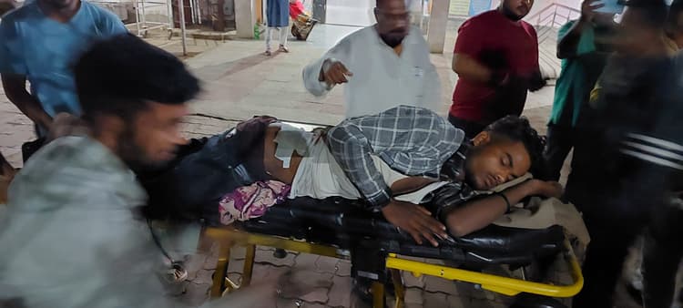 उग्रवादियों ने क्रशर और ईंट भट्ठों में की फायरिंग