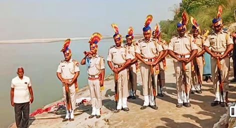 Chhapra News : मांझी में सीआरपीएफ जवान की अंतिम यात्रा में उमड़े ग्रामीण