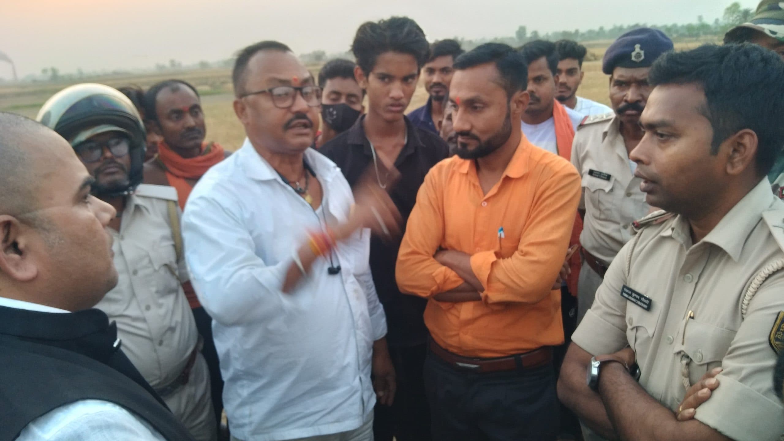 Madhubani News : बिजली तार की चपेट में आने से बच्ची झुलसी, मौत, सड़क जाम