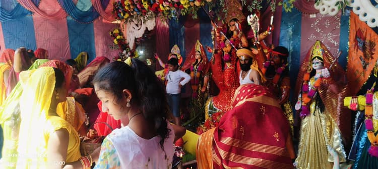Darbhanga : महाअष्टमी पर भरा माता का खोईंछा, किया कन्या पूजन