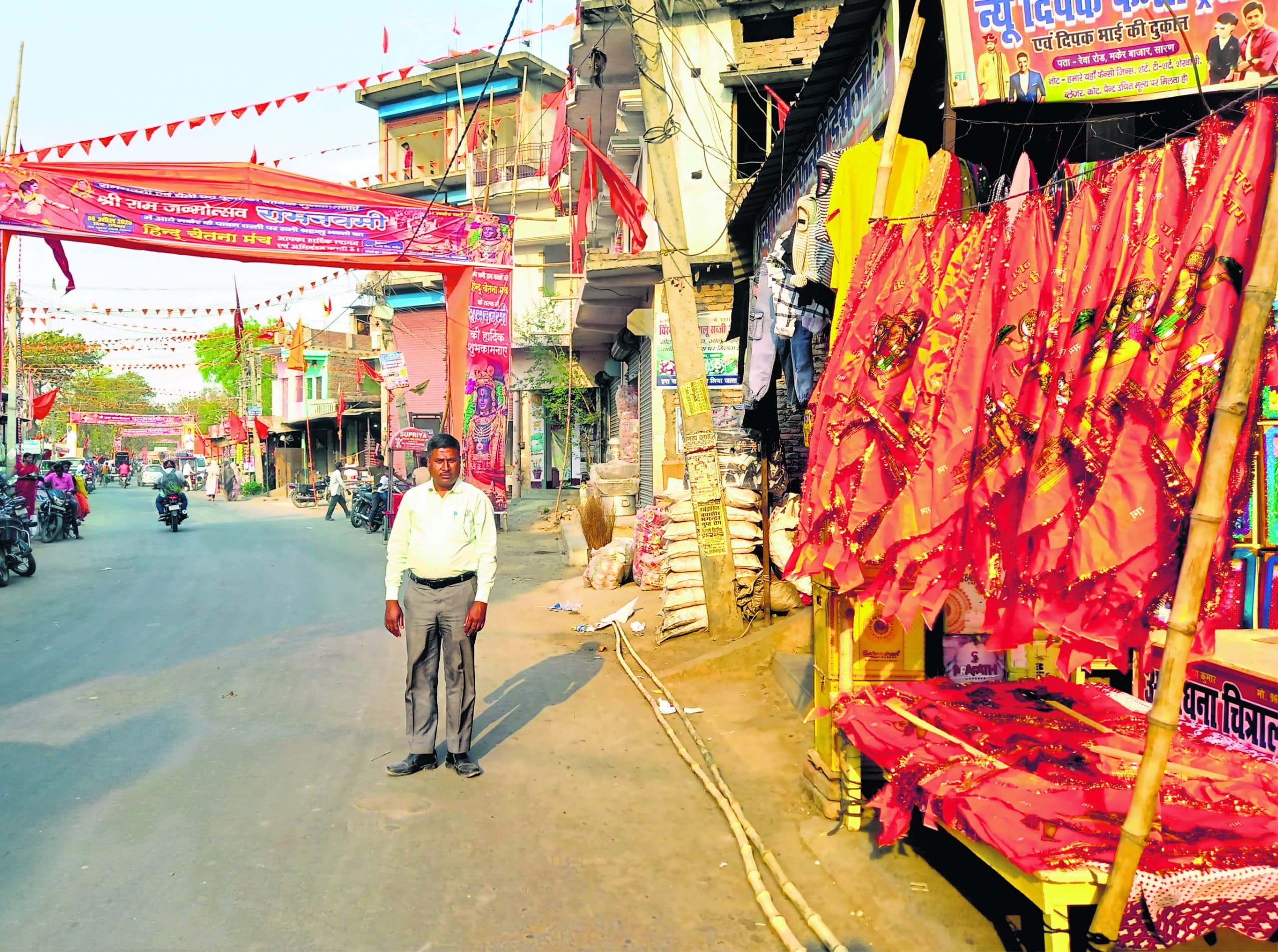 Chhapra News : रामनवमी शोभायात्रा के आयोजन के लिए मकेर बाजार सजधज कर तैयार