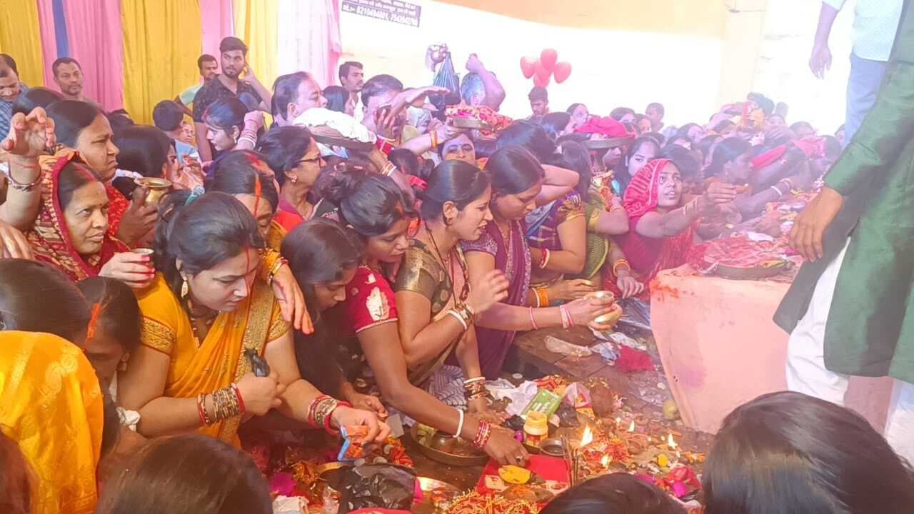 माता महागौरी की गोदभराई के साथ महिलाओं ने मांगीं मन्नतें
