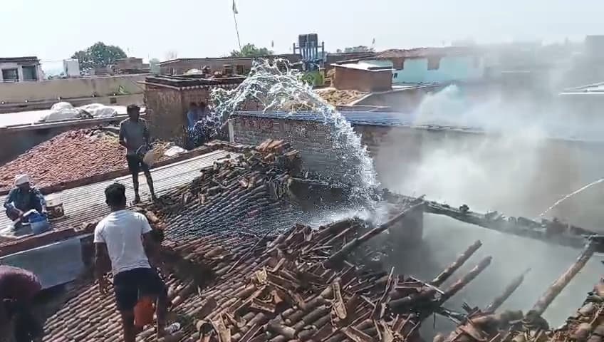 शॉर्ट सर्किट से लगी आग, जला घर