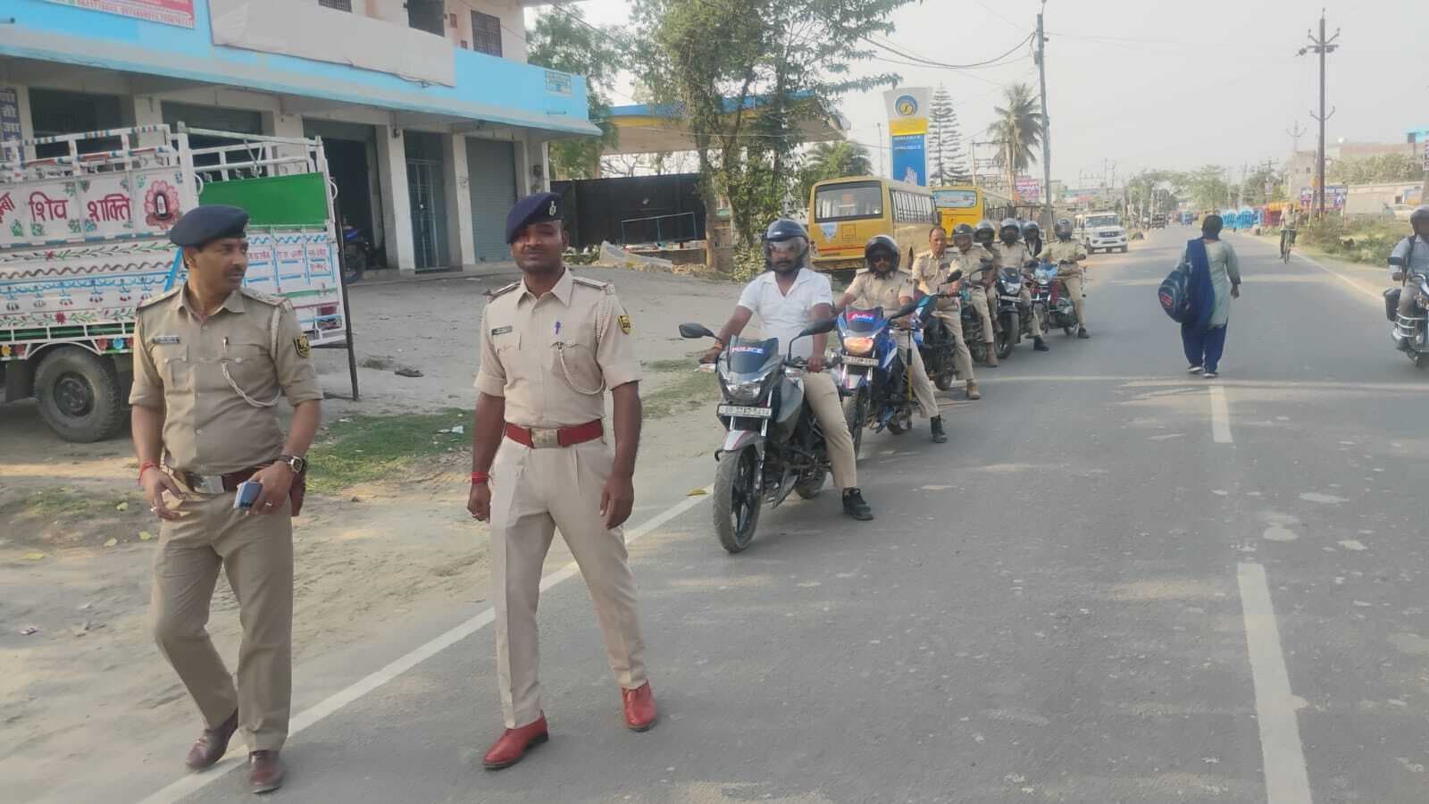 Madhubani News : रामनवमी : शहर से गांव तक निकाला फ्लैग मार्च