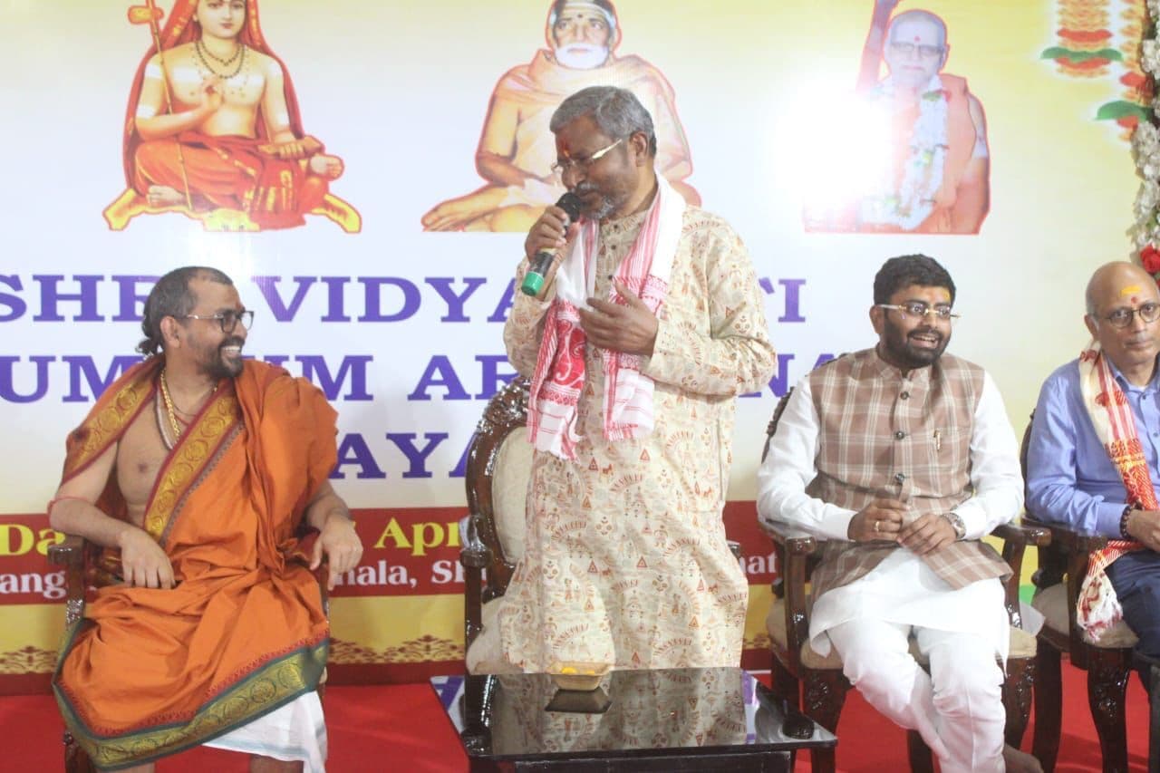 Ranchi news : गुवाहाटी में विद्या कोटि कुमकुमार्चन महायज्ञ में शामिल हुए बाबूलाल मरांडी