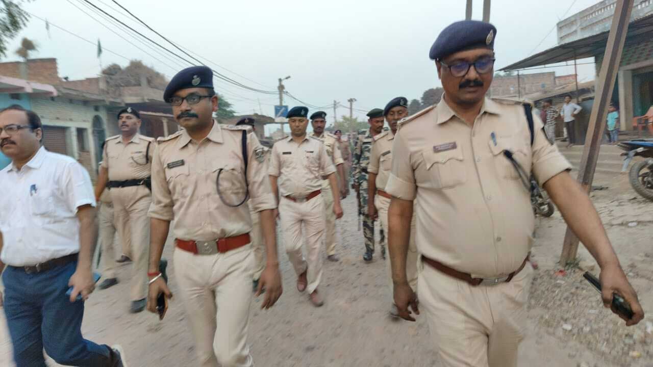 Madhubani News : फ्लैग मार्च निकाल शांतिपूर्वक रामनवमी मनाने की अपील की