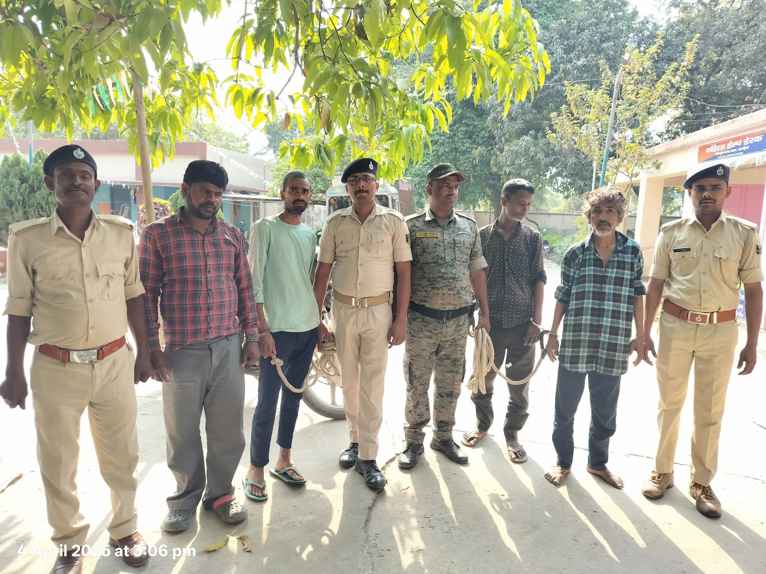 चार पियक्कड़ों को पकड़कर भेजा उत्पाद कोर्ट