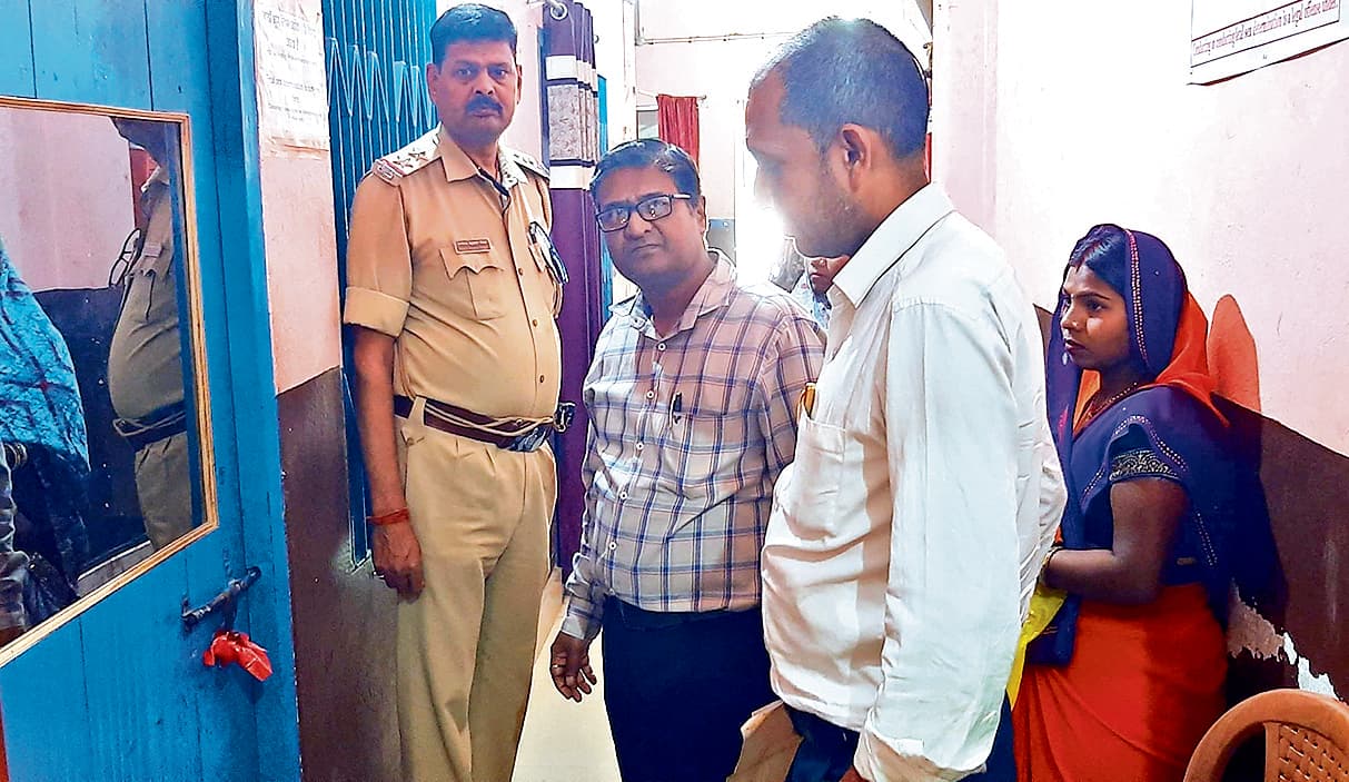 hajipur news. पातेपुर में बिना प्रशिक्षित सोनोग्राफर के संचालित अल्ट्रासाउंड सेंटर को किया गया सील