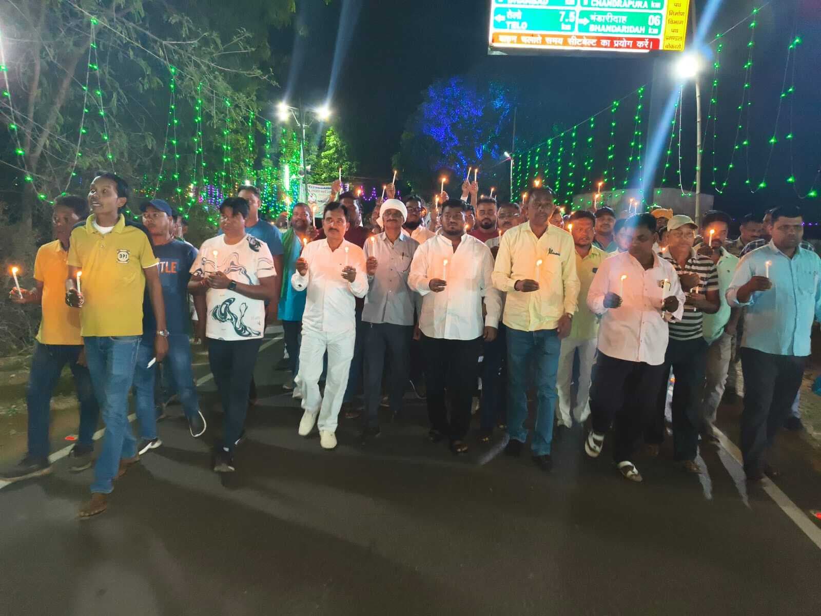 Bokaro News : पूर्व मंत्री की पुण्यतिथि को लेकर निकला कैंडल मार्च