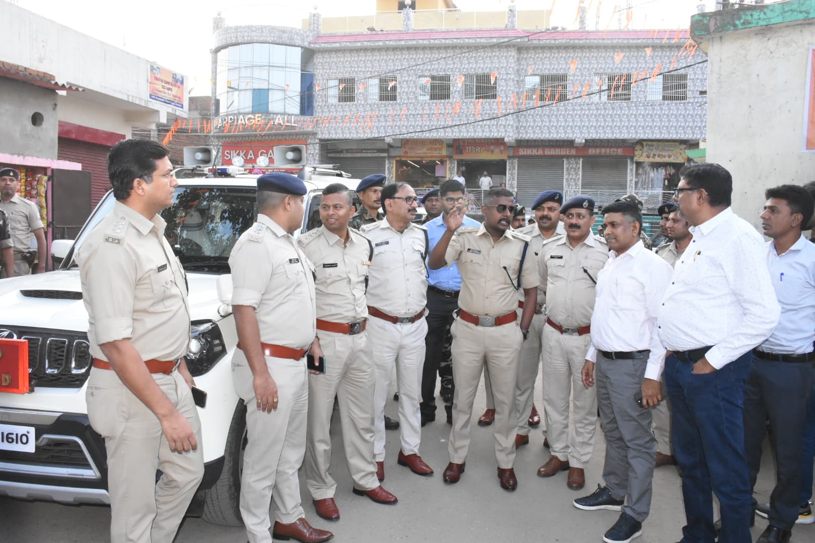 Dhanbad News : रामनवमी को ले चप्पे-चप्पे पर सुरक्षा बल तैनात, सौहार्द बिगाड़ने वालों के खिलाफ होगी सख्ती