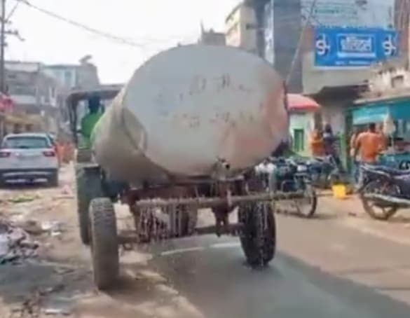 Saran News : निर्माण वाले इलाकों में दो शिफ्ट में पानी के छिड़काव का मेयर ने दिये निर्देश