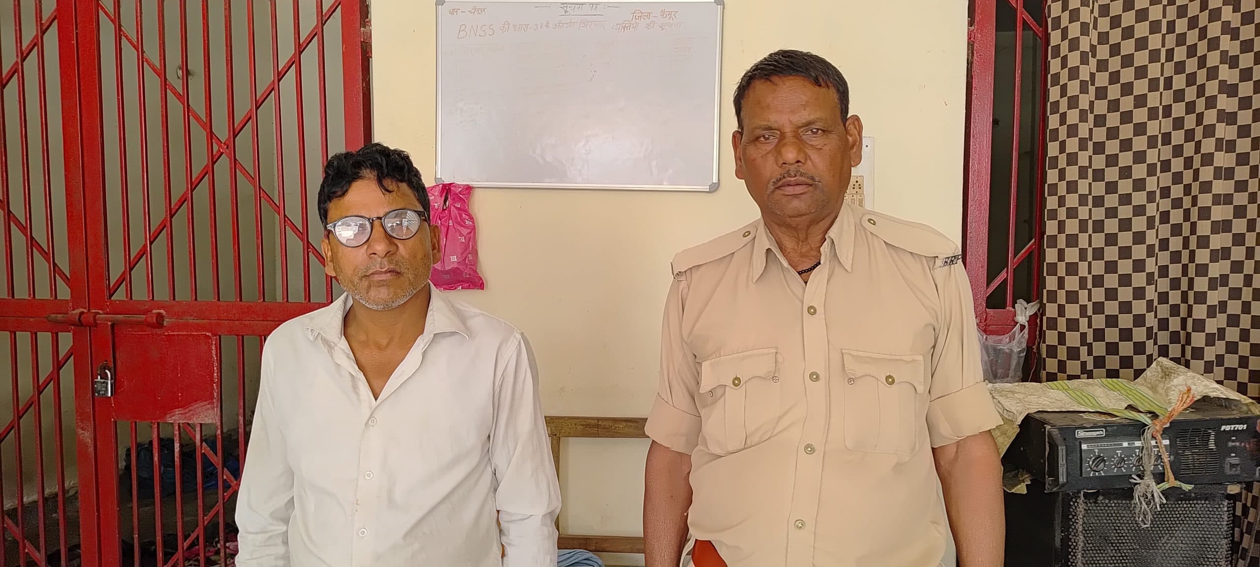 मारपीट व आर्म्स एक्ट मामले में आरोपित गिरफ्तार