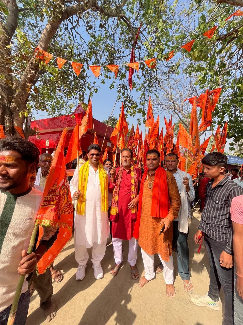 जलालपुर में श्रीहनुमत प्राणप्रतिष्ठा महायज्ञ को लेकर निकाली गयी कलशयात्रा, यात्रा में 51 सौ कन्याओं समेत हजारों श्रद्धालु हुए शामिल