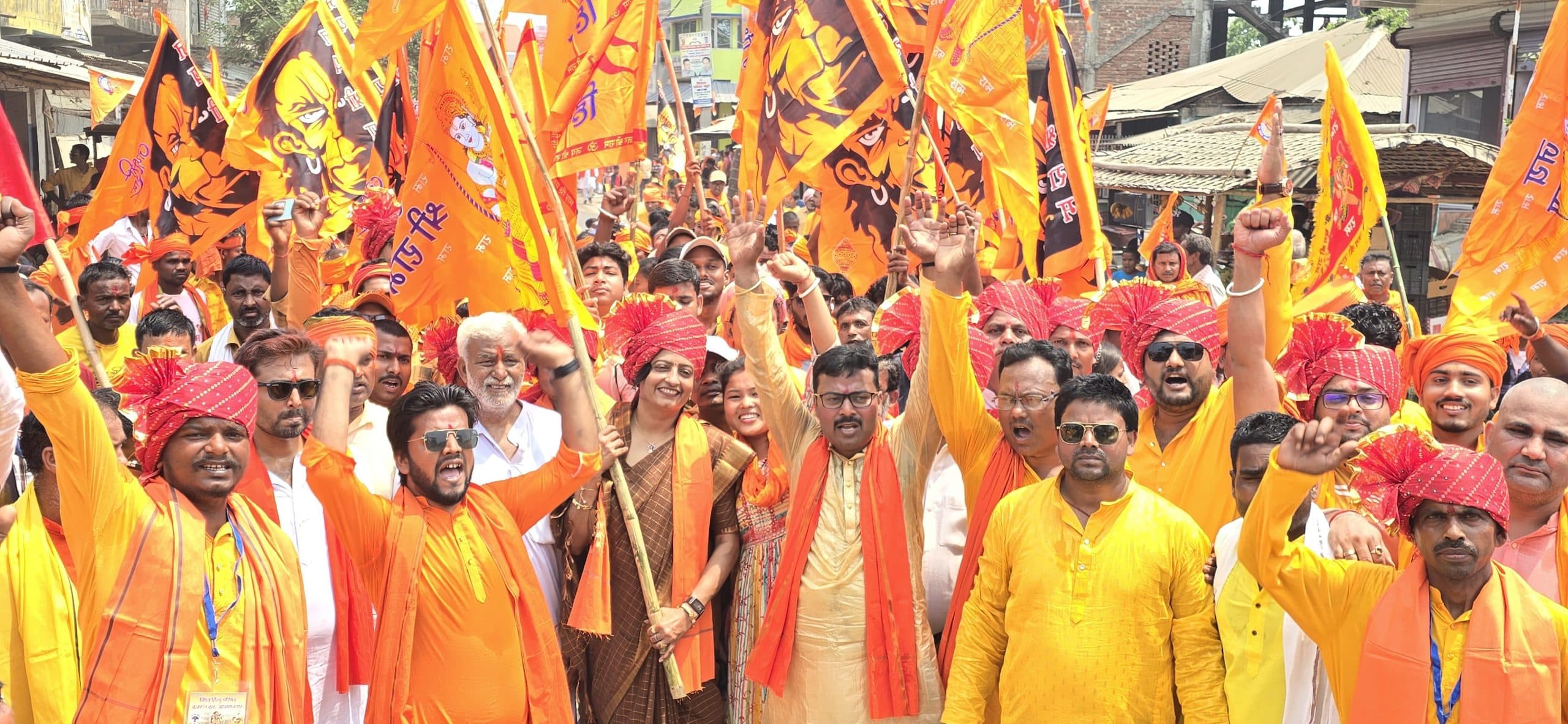 रामनवमी पर निकाली गयी शोभायात्रा, गूंजे जय श्रीराम के जयकारे