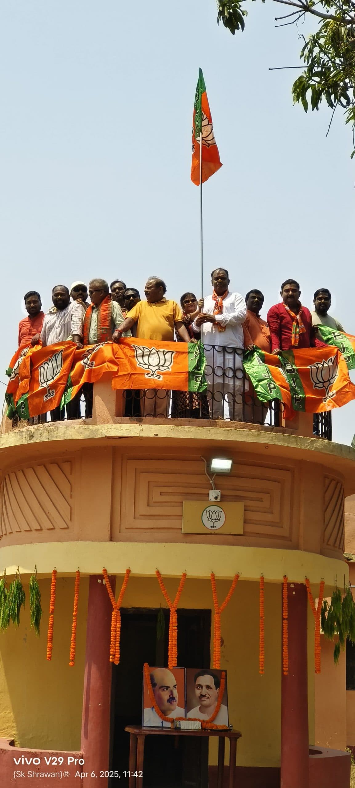 कार्यकर्ताओं ने मनाया भाजपा का 45वां स्थापना दिवस