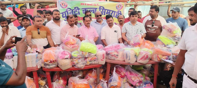 अग्नि पीड़ित परिवारों के बीच राहत सामग्री वितरित