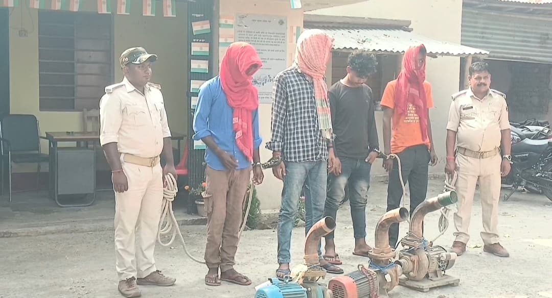 इलेक्ट्रिक मोटर पंपसेट की चोरी कर भाग रहे चोर को ग्रामीणों ने दबोचा