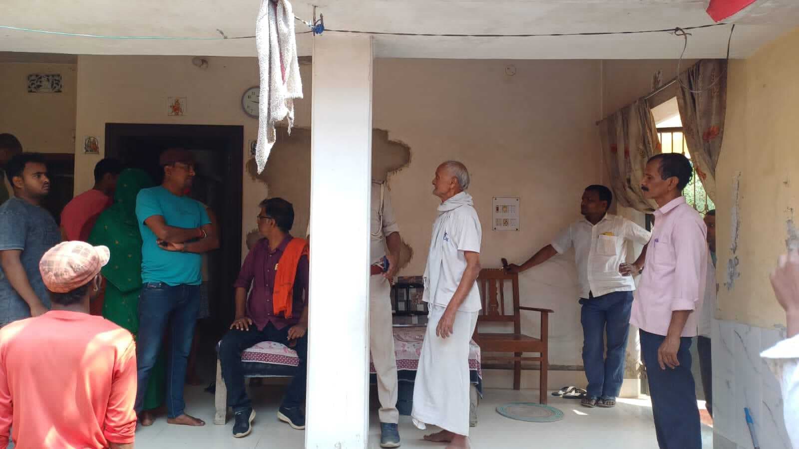 सेवानिवृत शिक्षिका के घर अपराधियों ने दिन दहाड़े डकैती की घटना को दिया अंजाम